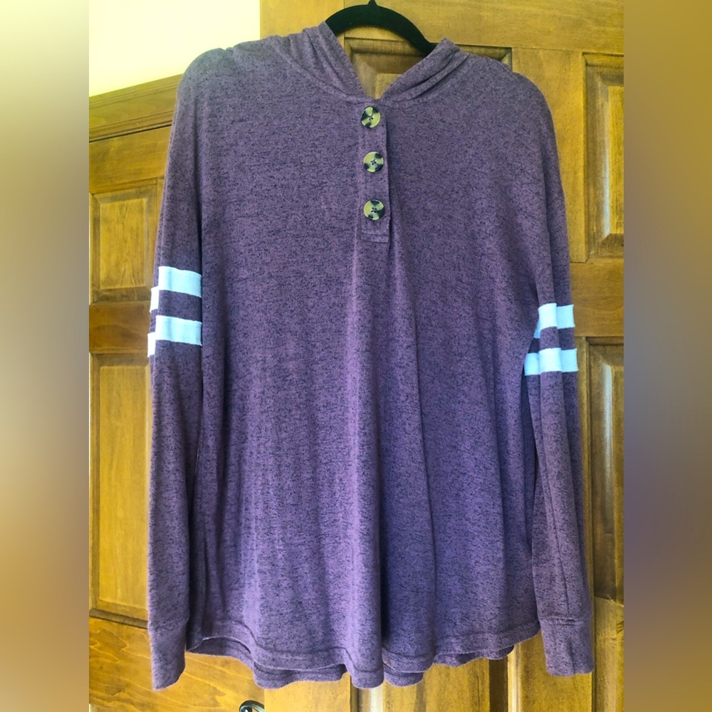 Women’s XL casual sweater with hood